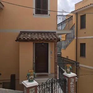 Casa Cundari , Castelmola Italien