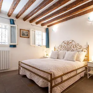 Apartment San Giacomo Pied-a-terre House By Wonderful Italy