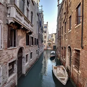 Apartment Canal View In Rialto By Wonderful Italy